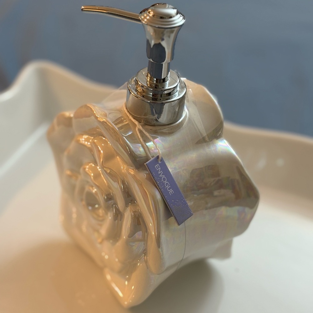 1 ENVOGUE Pearl Ceramic Rose Soap Dispenser — HomeGoods - Picture 3 of 7